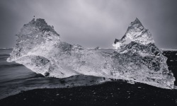 Copy-of-P-2x1-BW-Diamond-Beach