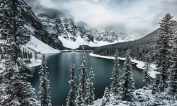 H-3x2-Moraine-Lake-Covered-in-Snow