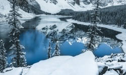 V-3x2-Moraine-Lake-Freezing-Reflections