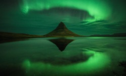 H-3x2-Kirkjufell-Aurora-Reflections