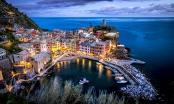 H-3x2-Cinqueterre-Vernazza-Blue-Hour